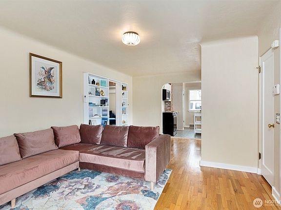 5th image of 1015 Hewitt Avenue