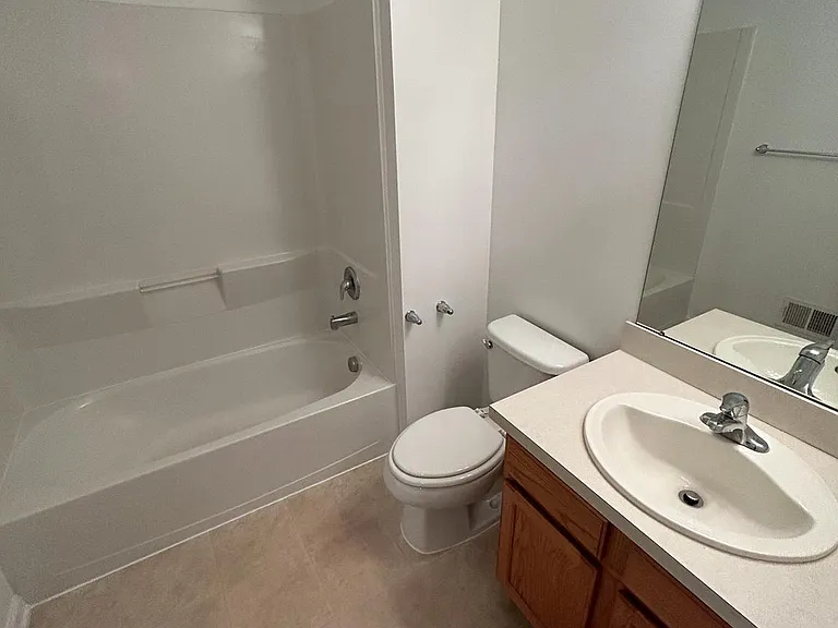 1050 Lamberton St — Photo 17