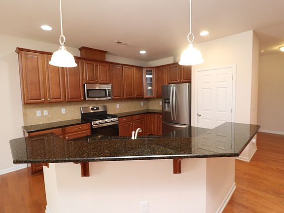 5th image of 619 Sealine Dr