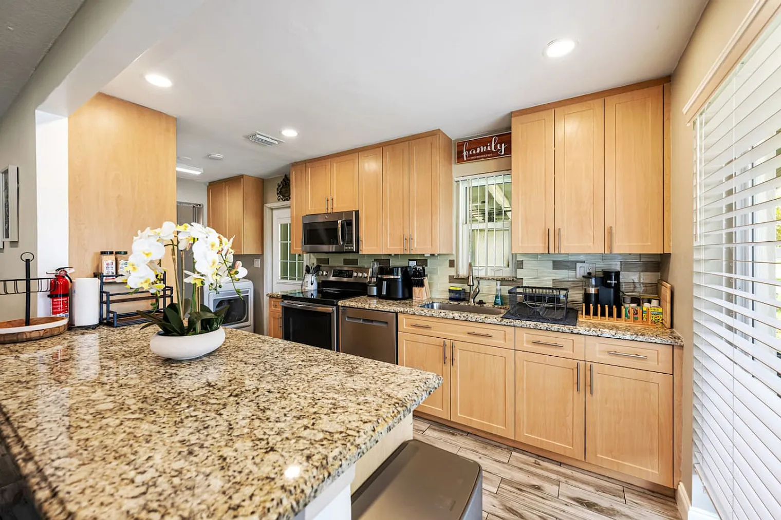 3 bed, 2.0 bath, 1506 sqft, $9,058 — Photo 4