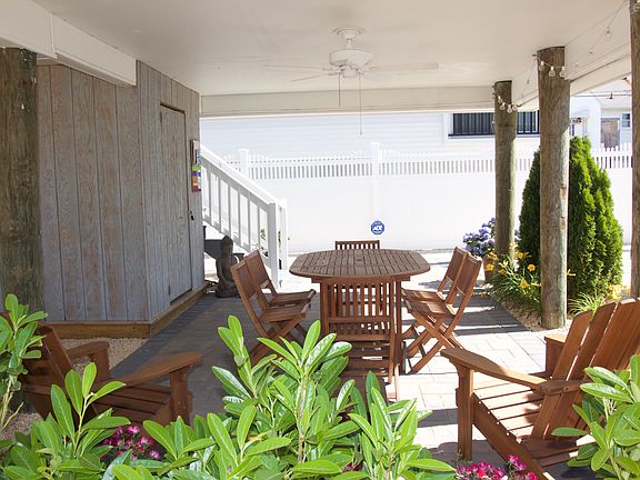 Outdoor entertaining area