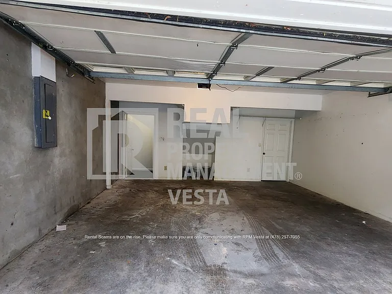 1038 Walnut St — Photo 17