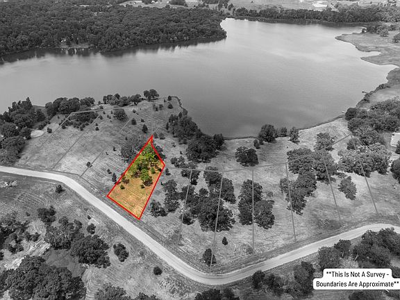 4th image of 8 Carolyn St