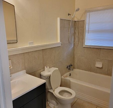 4th image of 2907 Sylvan Rd