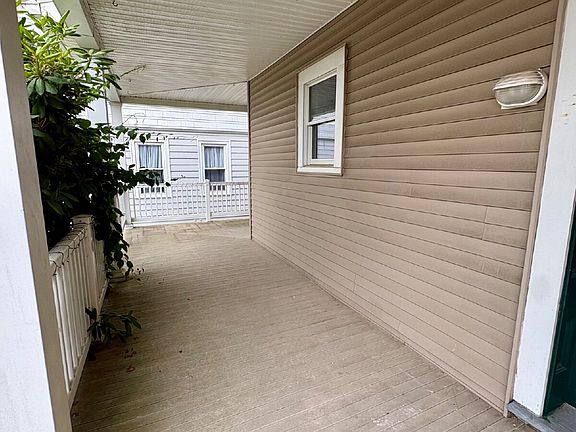 2nd image of 285 Montauk Ave #1