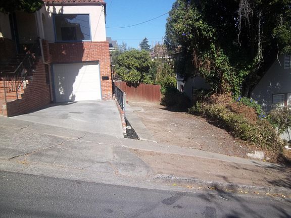 Side yard off street RV parking area