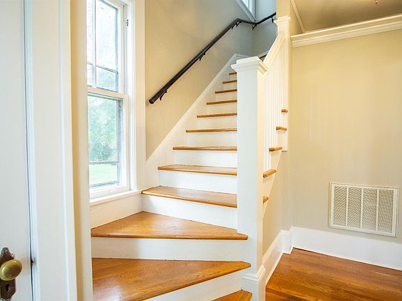 5th image of 1113 Longwood Ave
