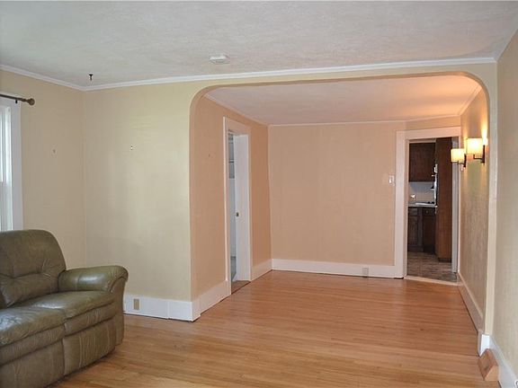 5th image of 405 Orchard St