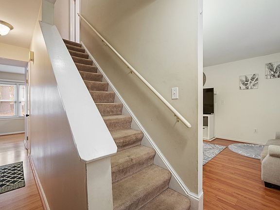 2nd image of 28 Mellon St