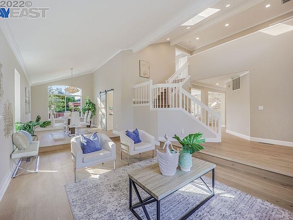 5th image of 40712 Ondina Pl