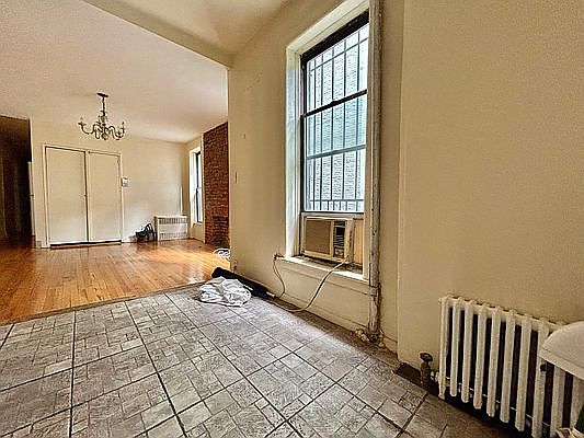 4th image of 1050 Bergen St #1B