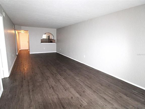 5th image of 5211 N Tamiami Trl APT 3