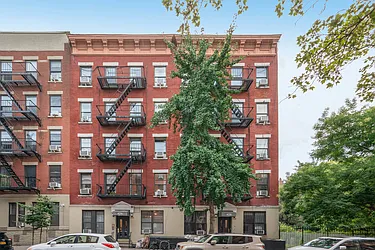 426 West 48th Street in Hell&#39;s Kitchen