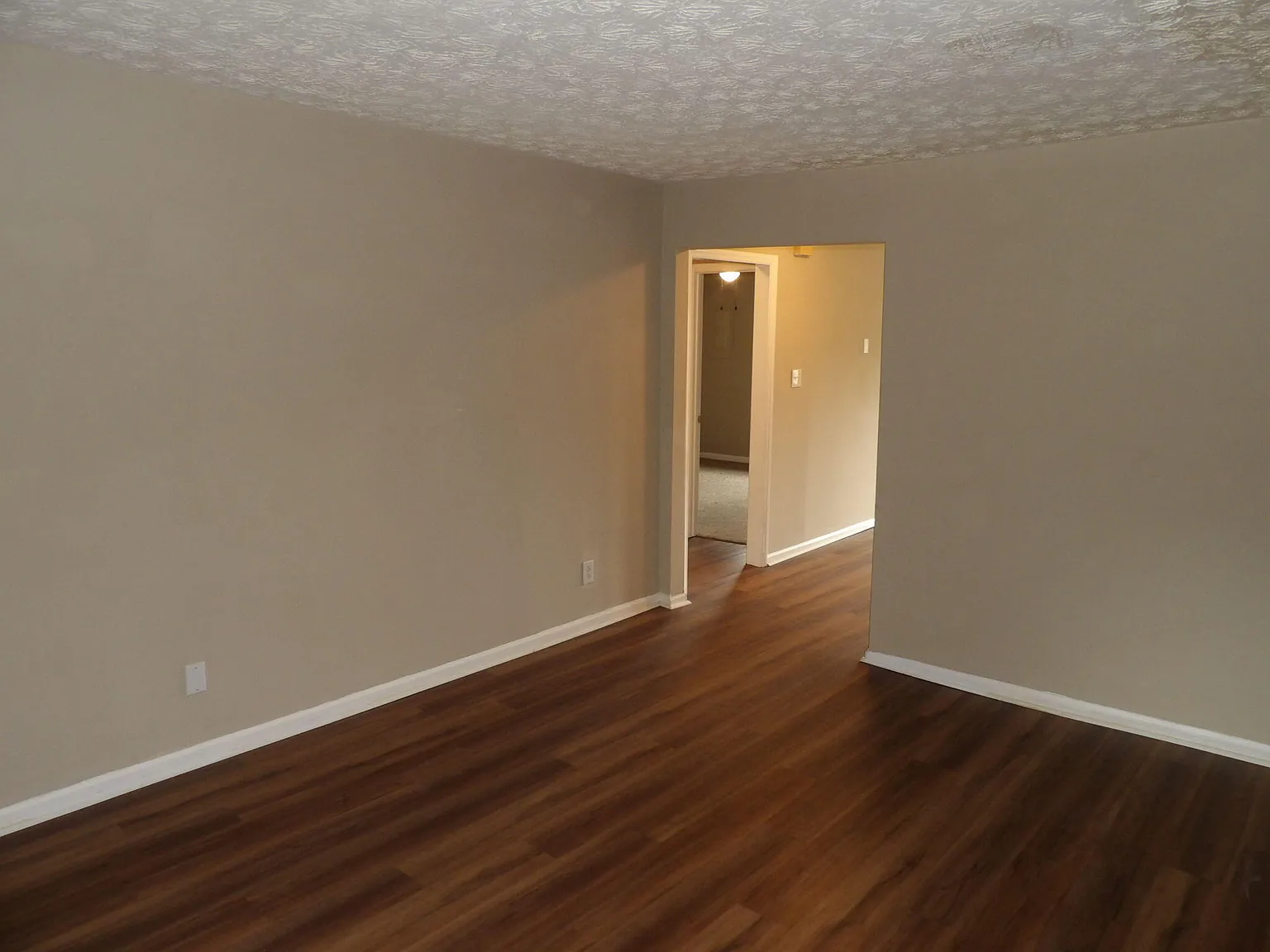 2 bed, 1.0 bath, 950 sqft, $975 — Photo 4