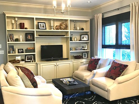 Keeping Room w/Built Ins