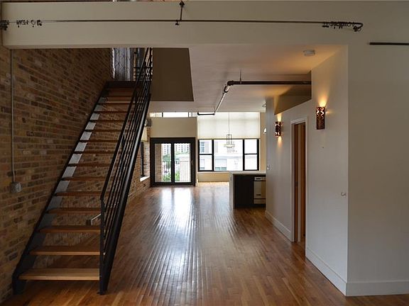 3rd image of 411 Brazos St APT 311