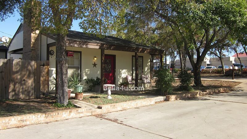 1st image of 1018 Cushing Dr #B