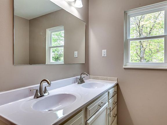 4th image of 9733 Panama Dr