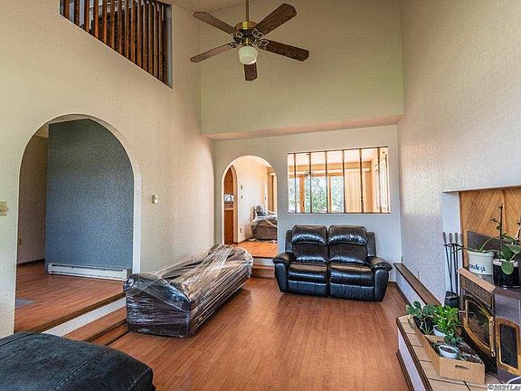 5th image of 3934 Alta Vista Dr