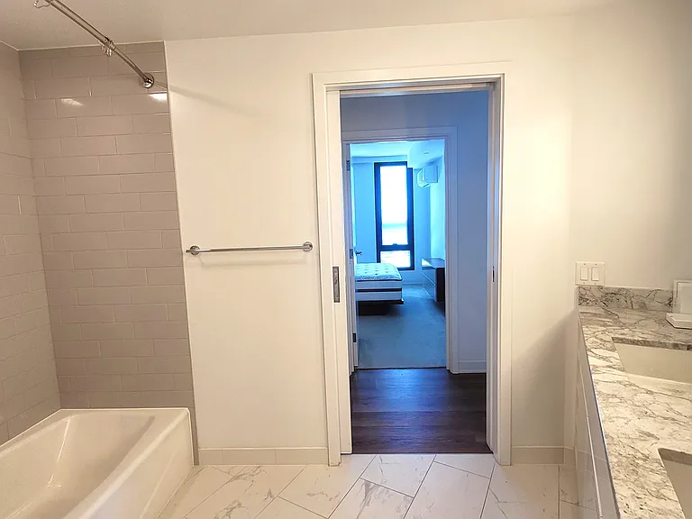 987 Queen St #2100 — Photo 11