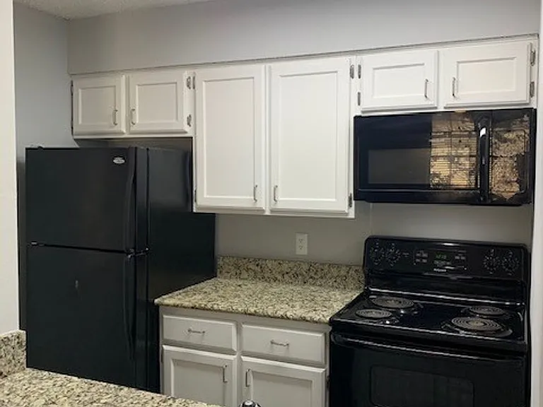 Madeira Apartments at Live Oak — Photo 19
