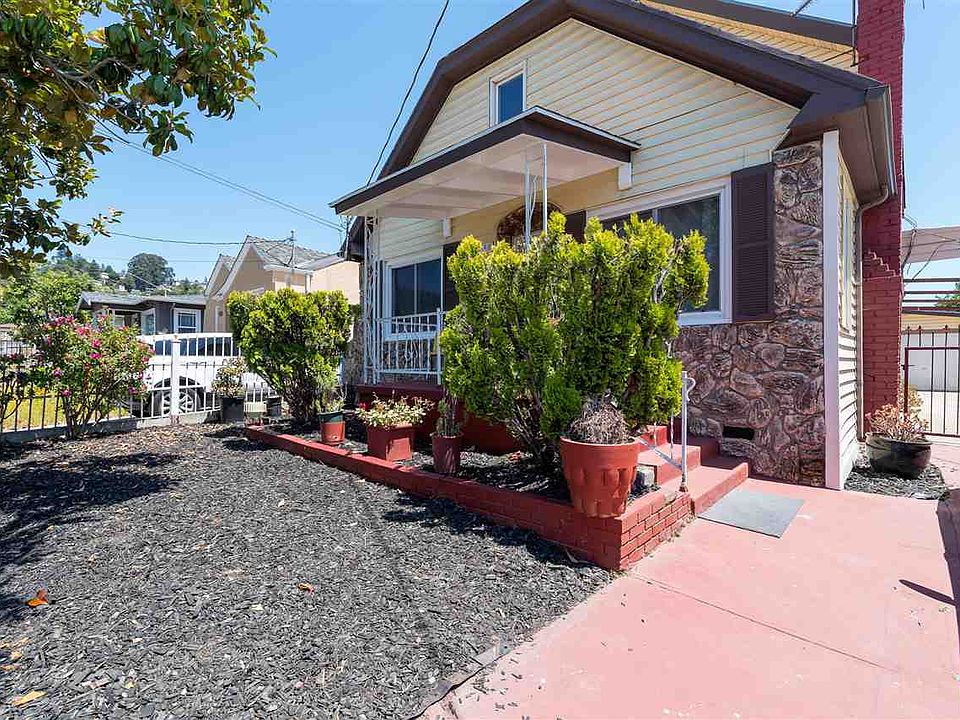 1st image of 2738 Parker Ave