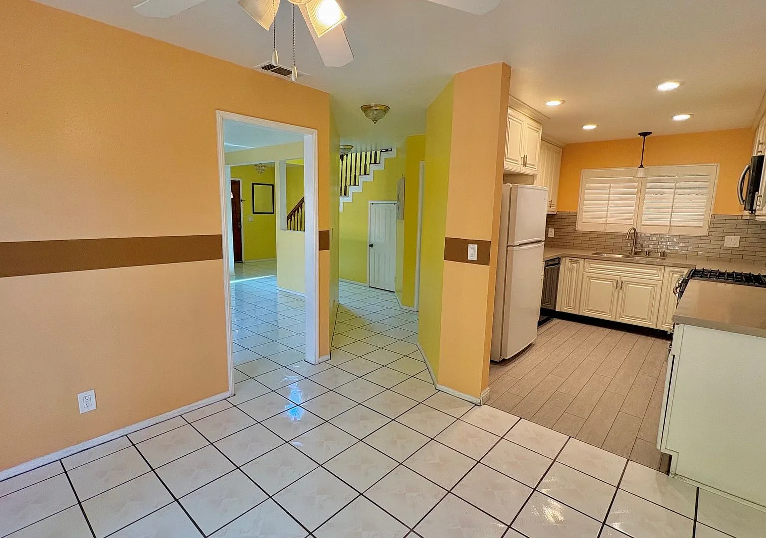 Spacious and bright Hawthorne front house — Photo 3