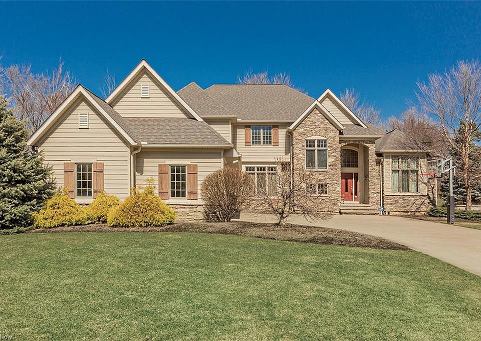 1st image of 590 Beacon Hill Dr