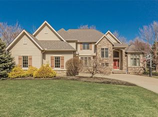590 Beacon Hill Dr, Chagrin Falls, OH 44022