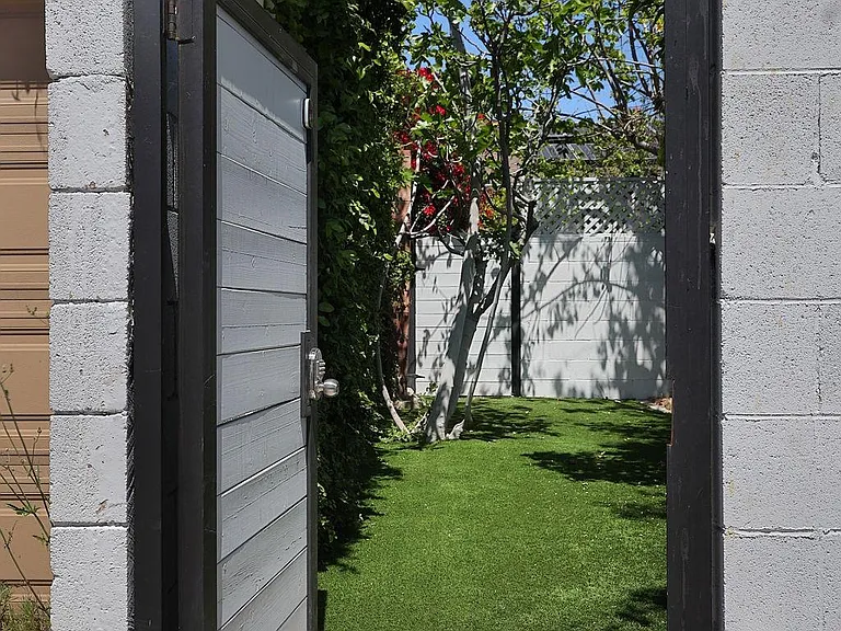 11906 Oxnard St — Photo 21