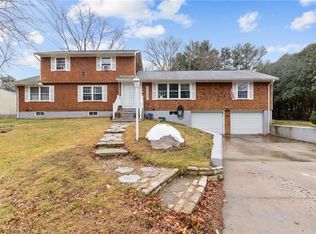 14 Hickory Rd, Coventry, RI 02816