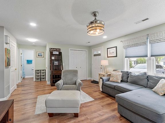 5th image of 103 Main St APT 18
