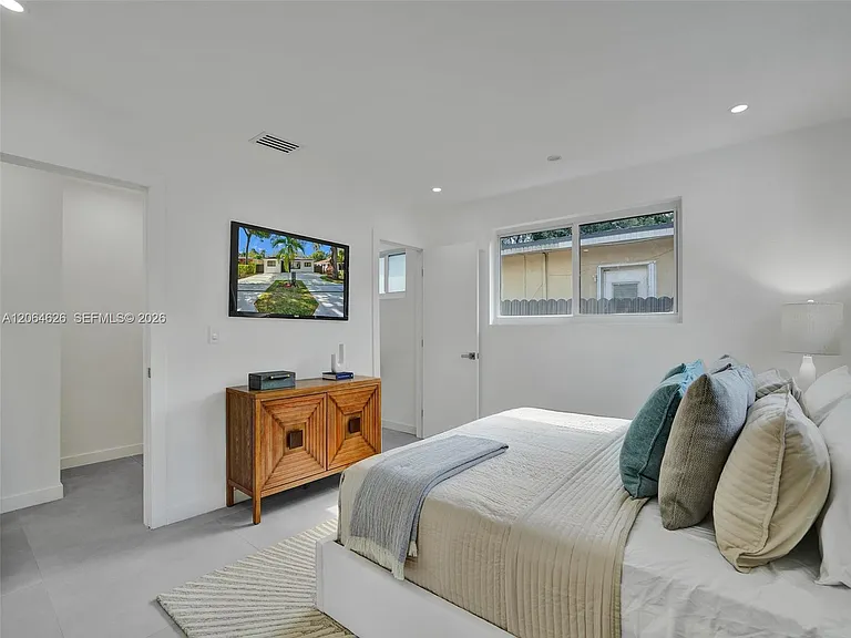 2380 NE 184th Ter — Photo 34