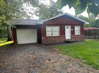 221 N Hickory St, Du Quoin, IL 62832