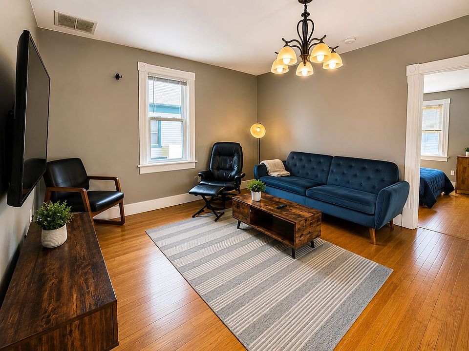 1st image of 1831 N Warren Ave #3
