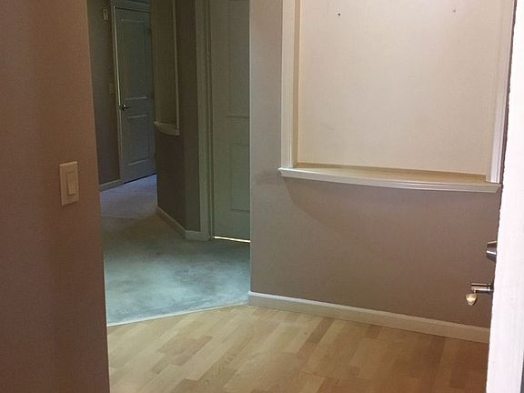 5th image of 2440 S Steele St Unit 109