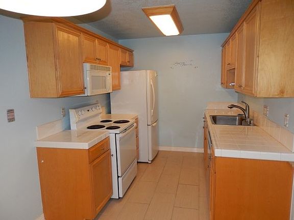 5th image of 2094 E Grand Ave Unit 44