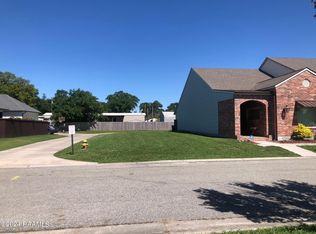 525 Evangeline Trl, Breaux Bridge, LA 70517