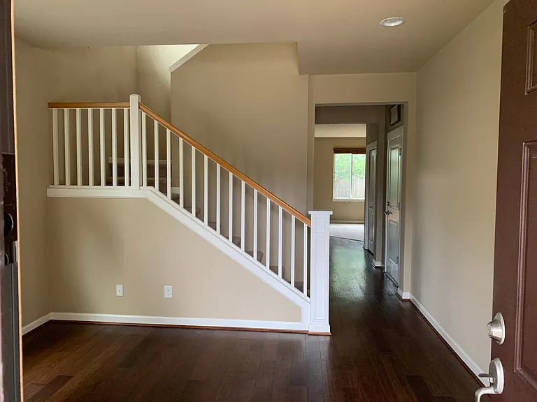 24515 SE 46th Ter — Photo 3