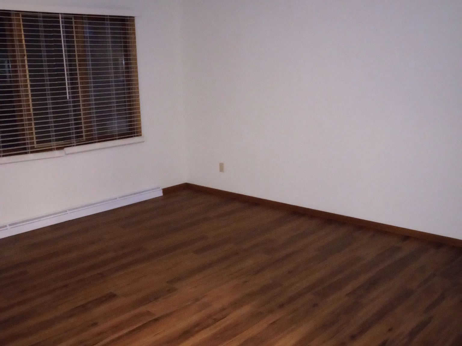 2 bed, 900 sqft, $1,350 — Photo 2