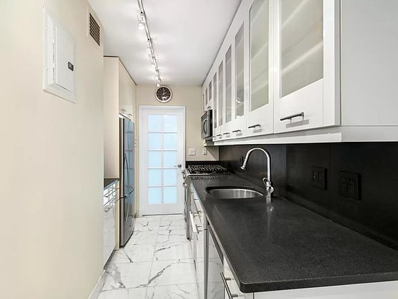 3rd image of 140 W End Ave #15RS