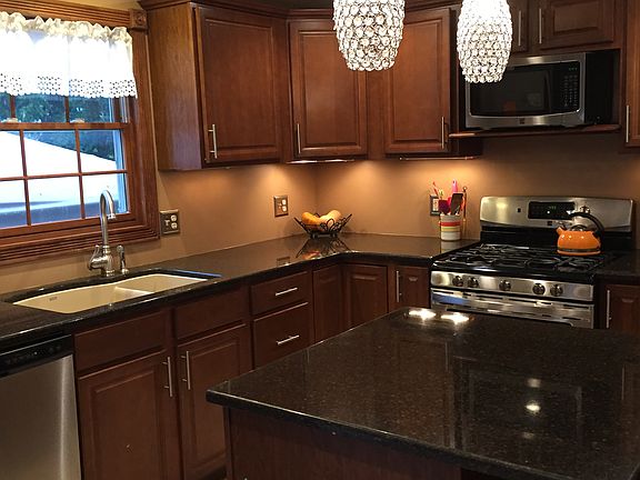 5th image of 22 Briarwood Dr