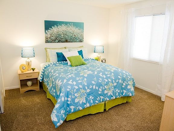 4th image of 261 Fieldstone Dr APT 4