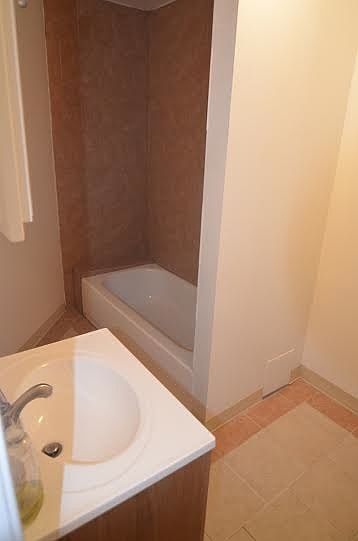 2nd image of 41 Bruckner Blvd APT 3