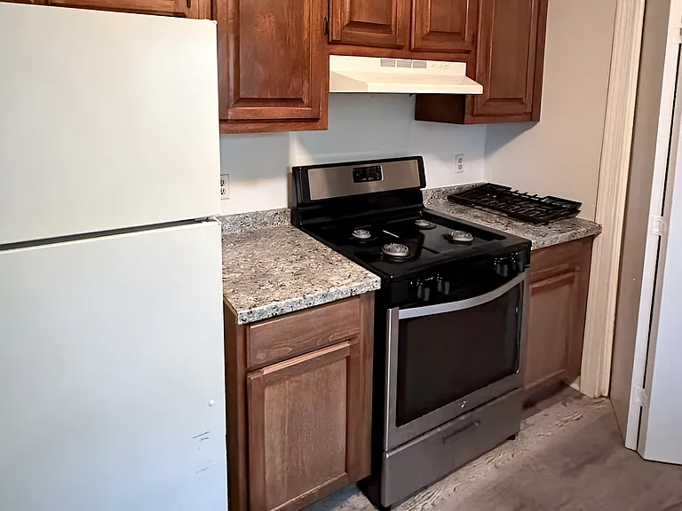 E Burns Ct SW — Photo 3