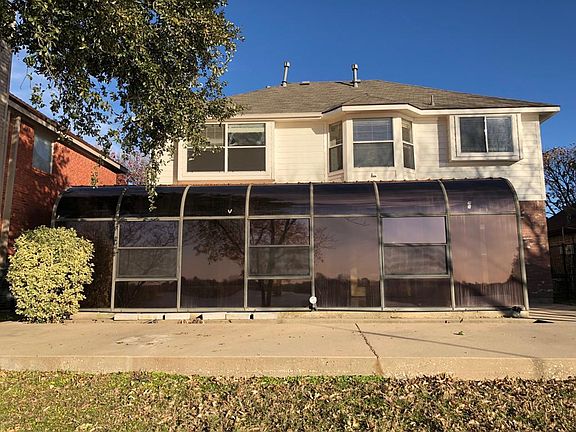 4th image of 2121 Bayview Dr