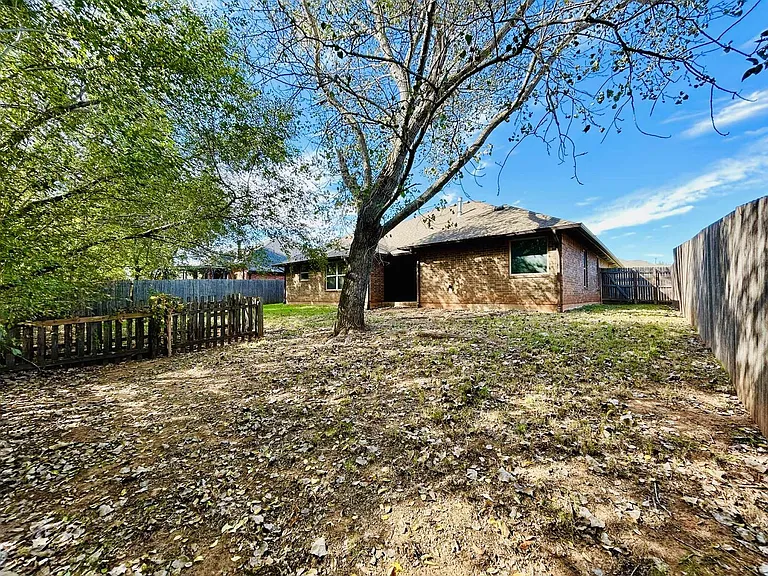 2222 Brook Dr — Photo 23