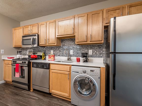 3rd image of 1515 Jefferson Davis Hwy APT 208