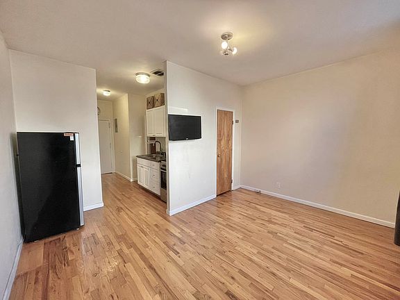 2nd image of 687 Manhattan Ave #2L