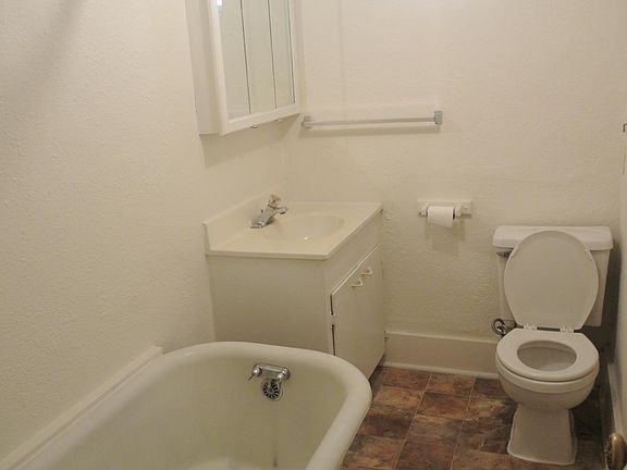 4th image of 1424 W 10th Ave APT G